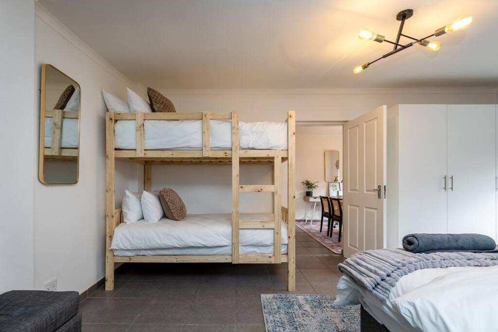 No 1 Dicks Street Apartment Хоуик Екстериор снимка